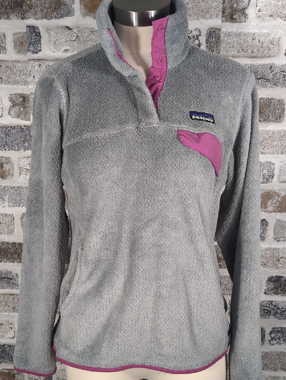 Patagonia Light Gray Re-Tool Snap Fleece Pullover with Pink Trim, Sz S.